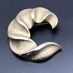 VTG CROWN Trifari Brushed & Smooth Gold Tone C Crescent Swirl Shell Brooch 1.5"